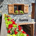 Charming Nocleg ze śniadaniem 3*
